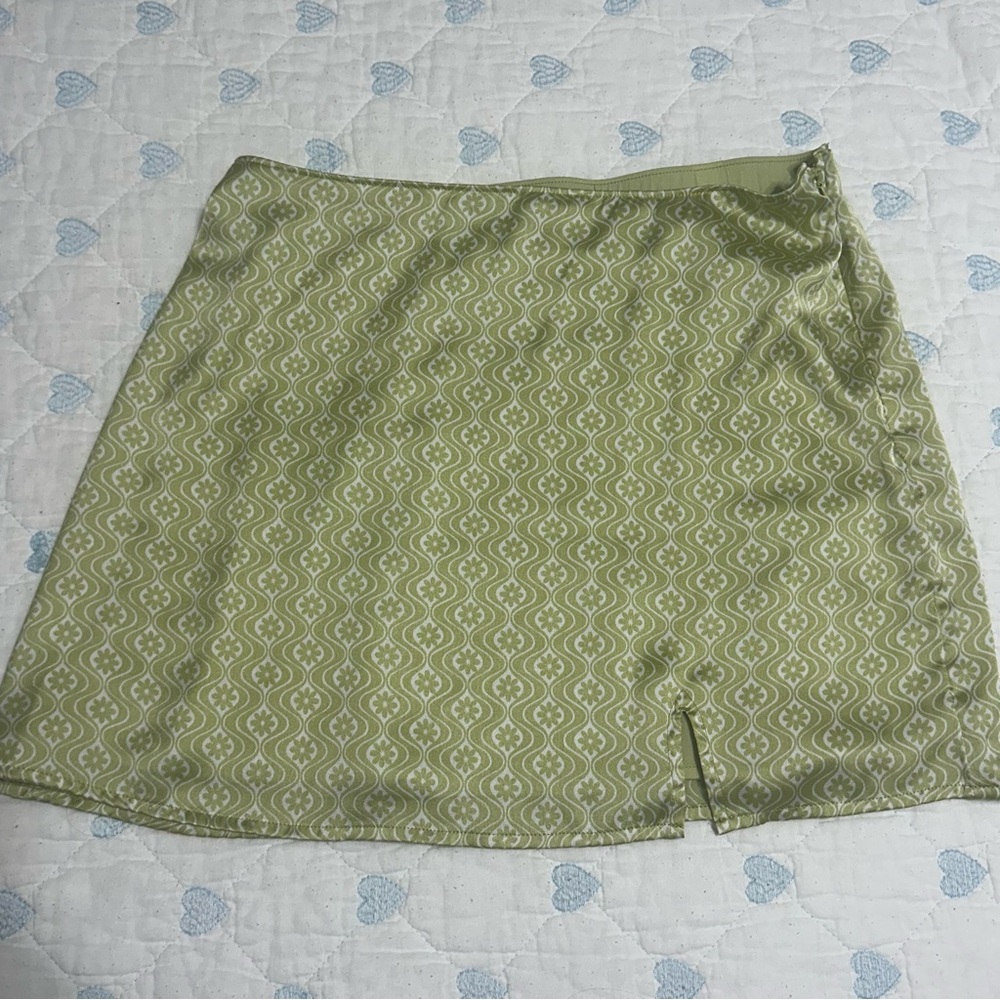 Hollister green high rise skirt size medium